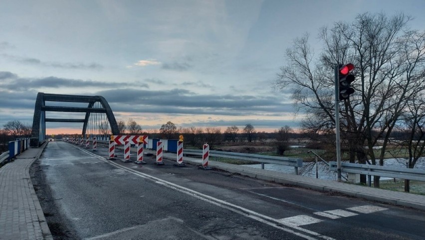 Niedawno konstrukcja została wzmocniona, ale z przeprawy...