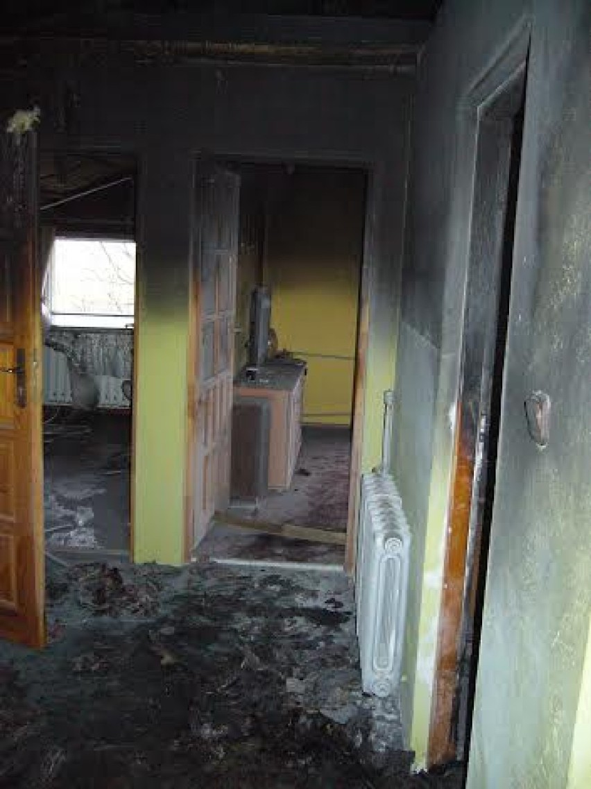 Pożar Pałki Żory: Palił się dom w Rowniu. Dwie osoby zostały ranne