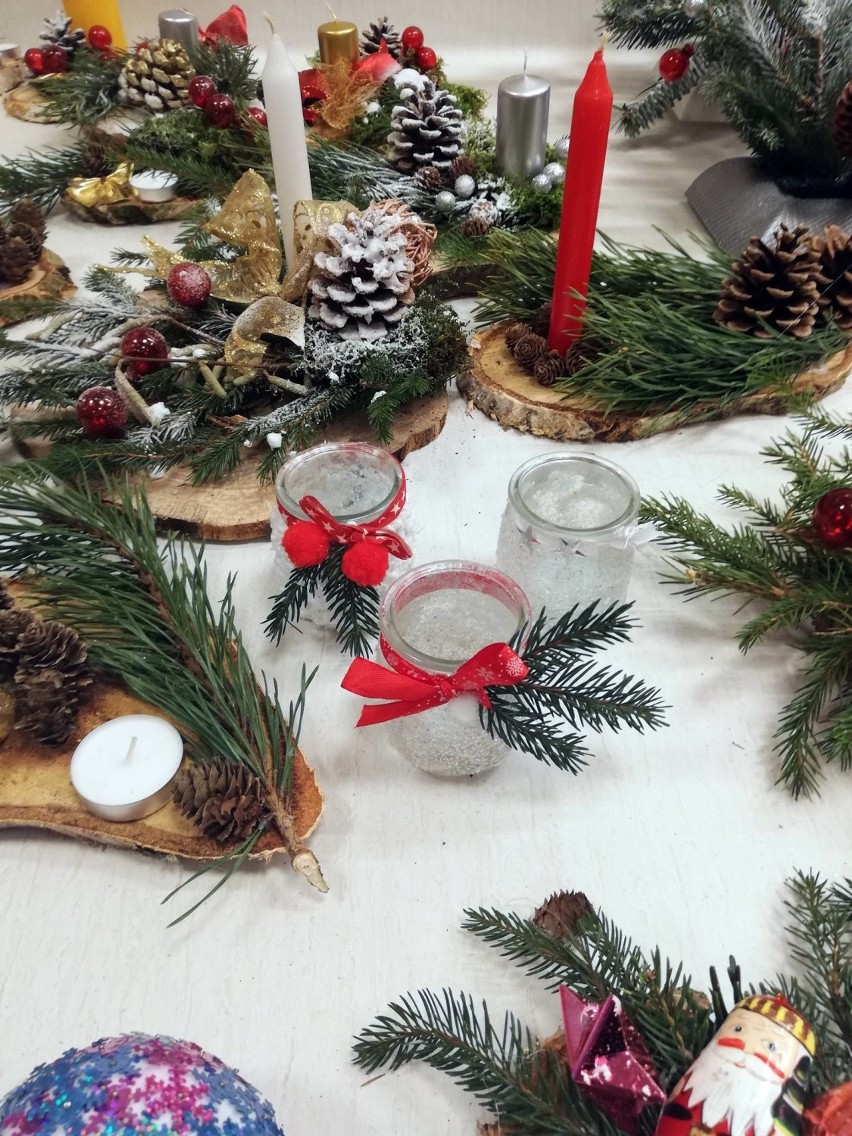 W szkole na osiedlu Pyrzyckim trwa charytatywny kiermasz świąteczny. Dochód przeznaczony będzie na leczenie chorego Rubika