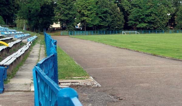 Boisko GKS Walki Makoszowy ma nową nawierzchnię i trybuny