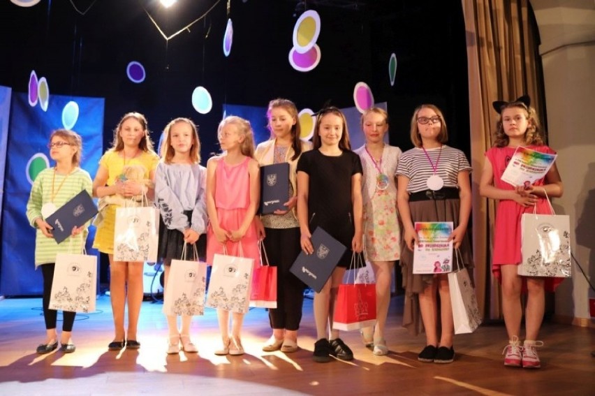 XVIII Festiwal Piosenki Dziecięcej „Od Przedszkola do Kargowej. Nagrody trafiły do zdolnych młodych [zdjęcia]