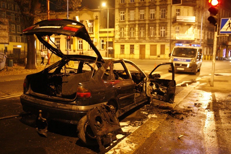 Legnica: Spłonęło auto (ZDJĘCIA)