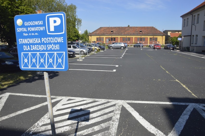 Głogów: Parking przy szpitalu jednak może się zapaść. Zasypią przedwojenną piwnicę?