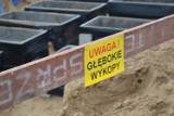 Wykopy na cmentarzu w Trzciance. Ludzie pytają: Czy odbędą się zbiorowe pogrzeby?