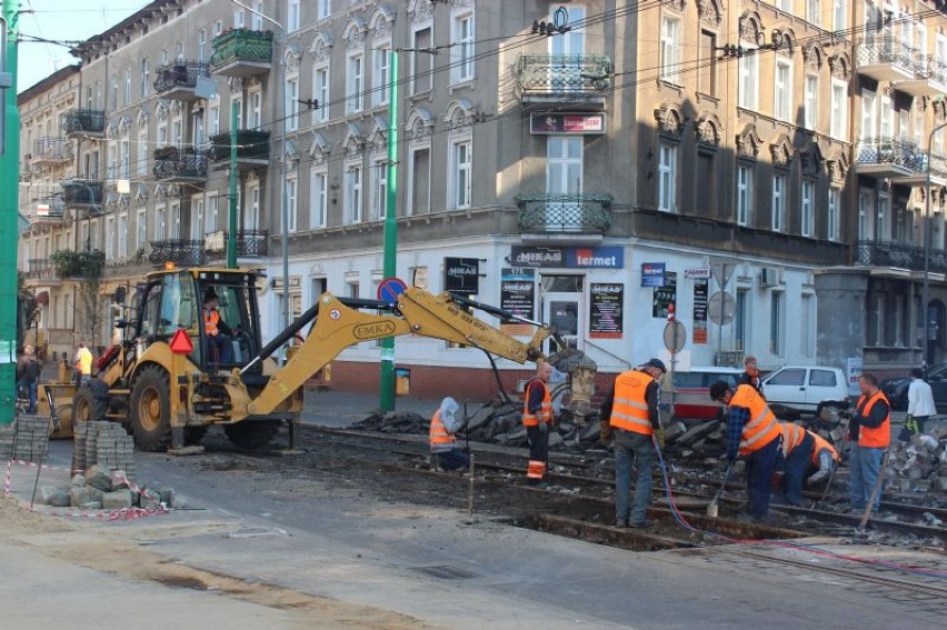 Ruszył remont na Wildzie. Chaos w ruchu i niebezpieczeństwo dla pieszych [ZDJĘCIA]