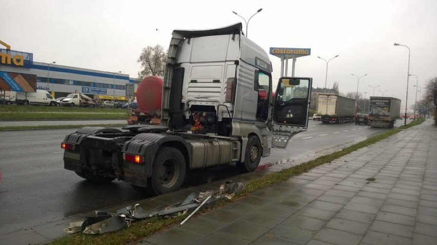 Zderzenie ciężarówek na Wróblewskiego w Łodzi / 17.11.2015