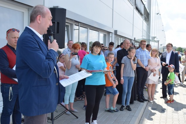 Fabryka zatrudnia  150 osób, które z rodzinami uczestniczyły w otwarciu fabryki połączonej z piknikiem rodzinnym