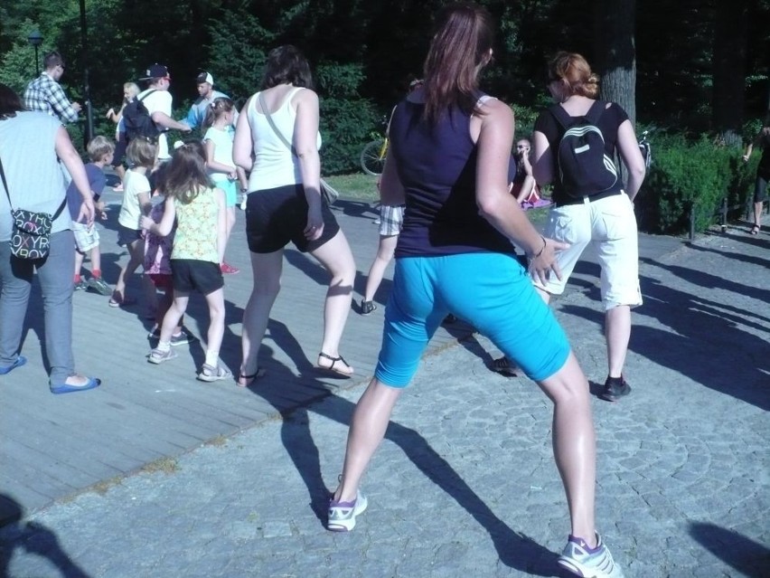 Wrocław: W Parku Południowym tańczą zumbę (ZDJĘCIA)