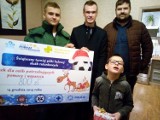 Pleszewscy strażacy ochotnicy przekazali czek na leczenie 9-letniego Mikołaja