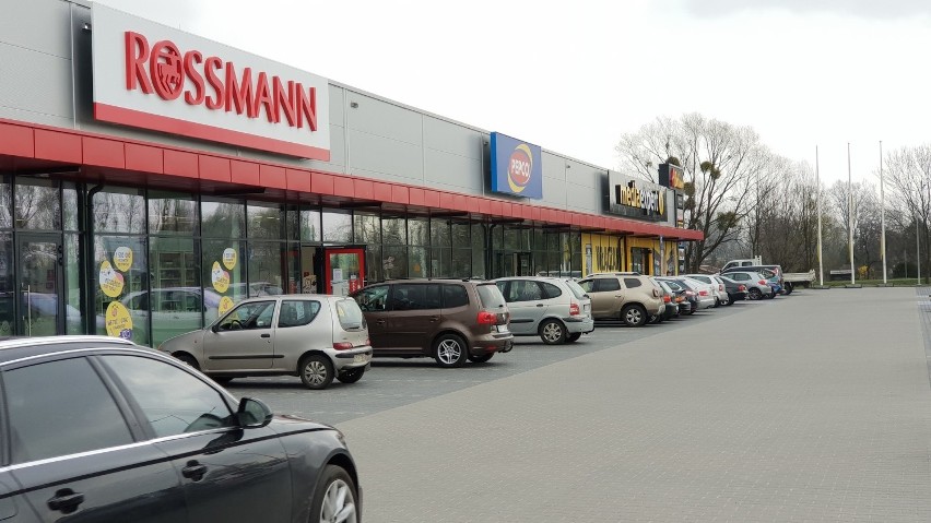 "A Centrum" w Strzelcach Opolskich to nowy pasaż handlowy w...