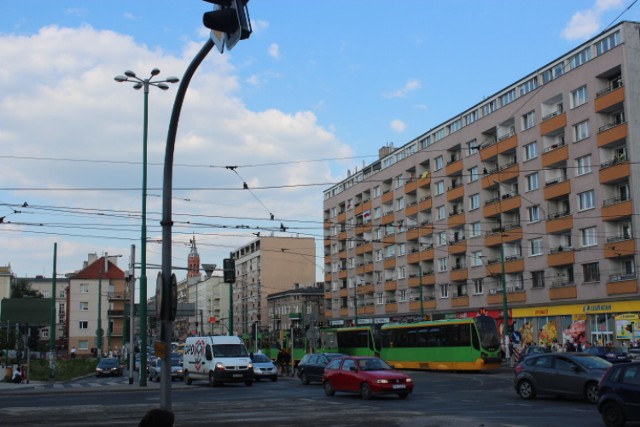 Około godz. 16:15 doszło do uszkodzenia sieci trakcyjnej ...