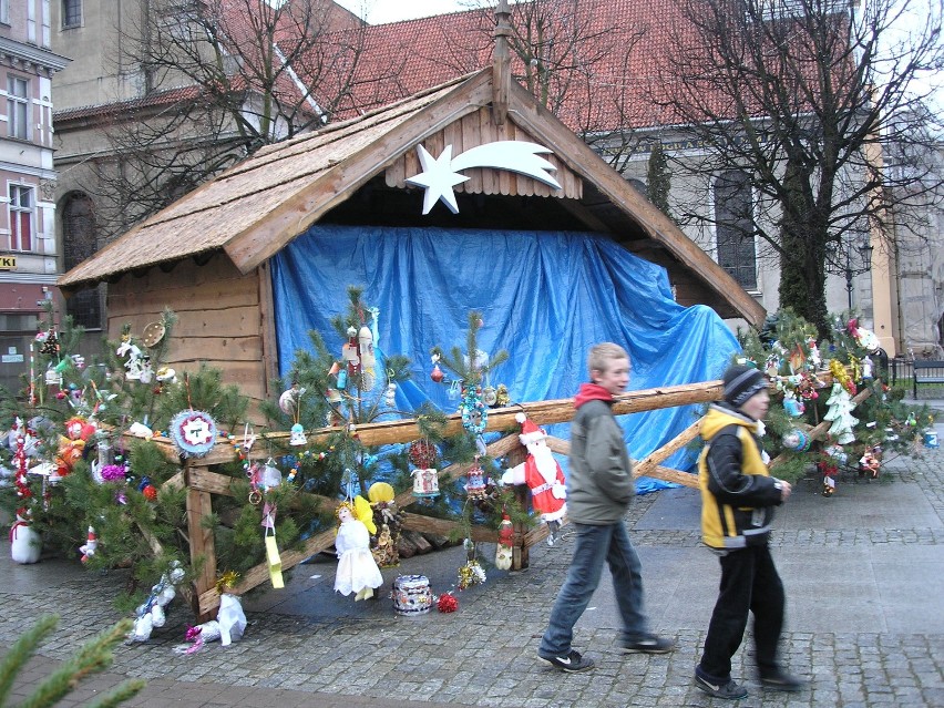 Odsłonięto szopkę bożonarodzeniową na rynku w Wejherowie