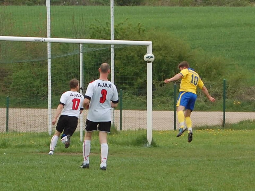 Ajax Leśniewo - Konsal Sławoszyno 5:1 (1:1). Koncert Lewickiego