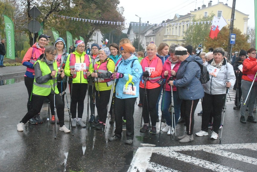 KOŚCIAN. Marsz nordic walking w ramach Święta Biegania z Coccodrillo [ZDJĘCIA]