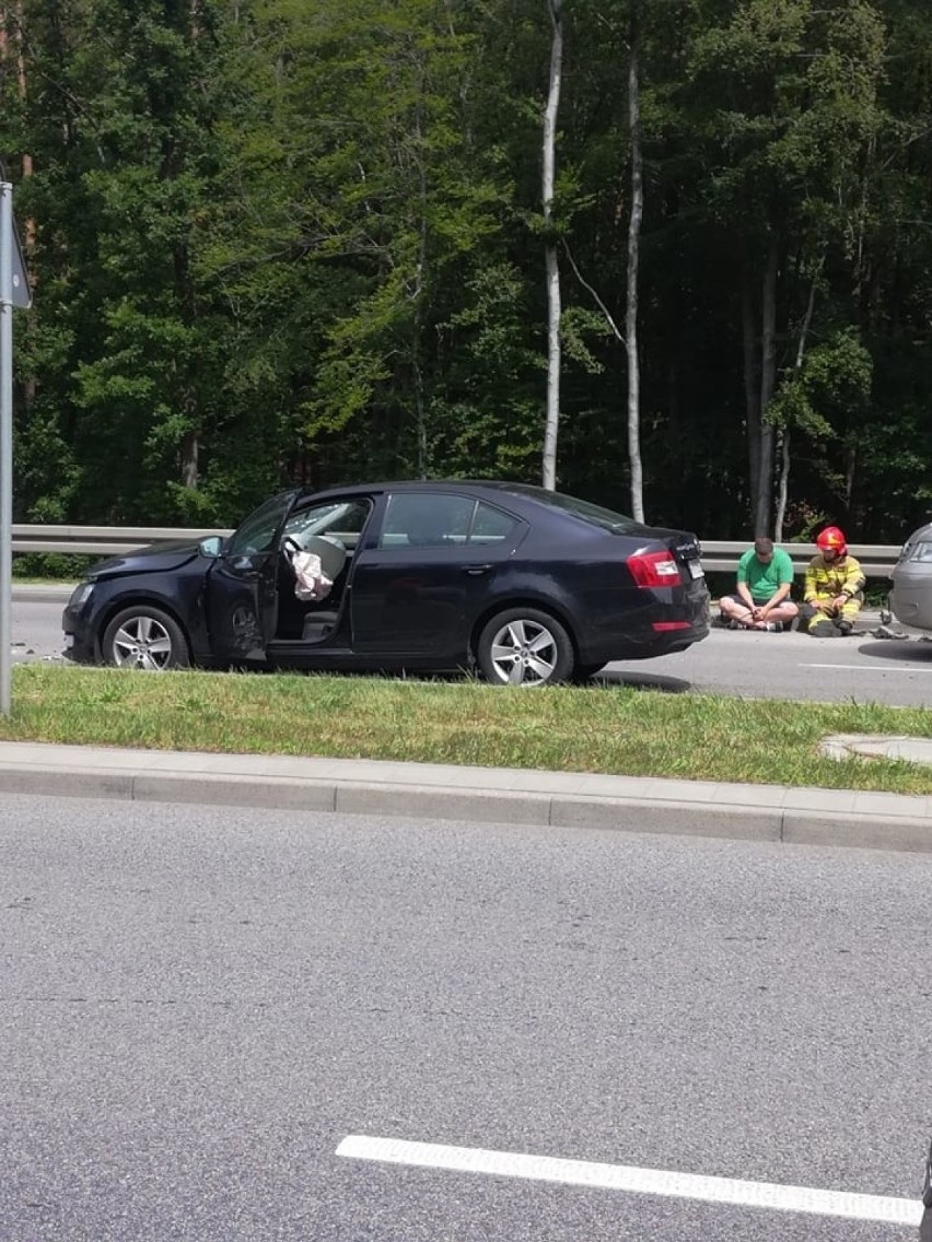 Wypadek na leśnym odcinku Chwarznieńskiej w stronę...