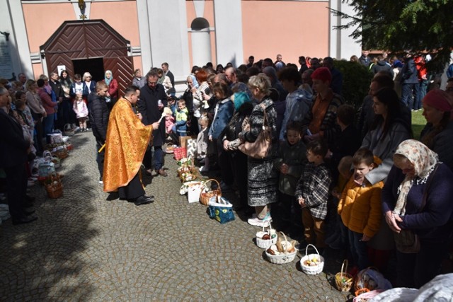 Wielkanoc prawosławna w Śremie. W kościele pofranciszkańskim ojciec Iwan poświęcił potrawy wielkanocne