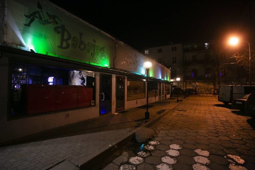 Puste kluby i puby na "imprezowych ulicach" Warszawy