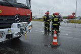 Wypadek na Rakowskiej przy Życzliwej w Piotrkowie. Zderzyły się audi i bmw. Pięć osób, w tym troje dzieci, w szpitalu na obserwacji