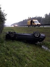 Samochód dachował na autostradzie koło Chrzanowa