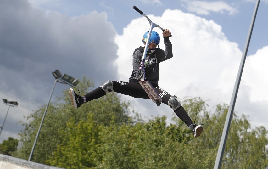 Niesamowite triki na hulajnodze na rzeszowskim skateparku [ZDJĘCIA]