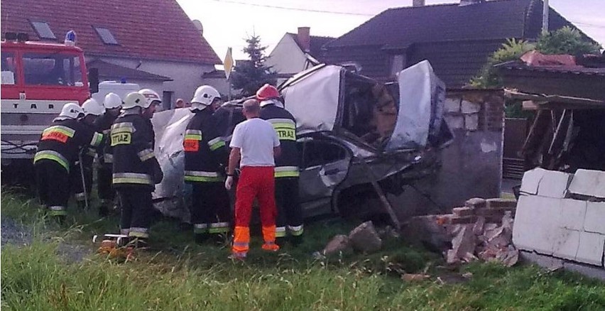 Brynica: Tragiczny wypadek. Kierowca BMW nie żyje [ZDJECIA]