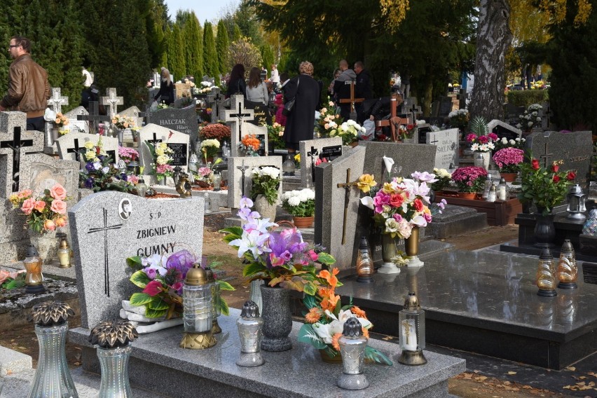 Cmentarz w Międzyrzeczu na zdjęciach z listopada 2018