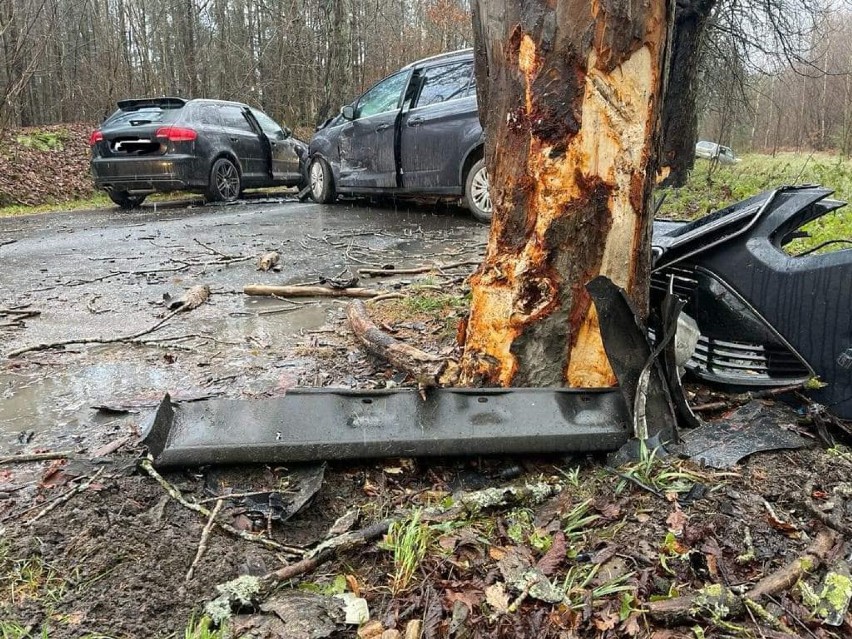 Wypadek na trasie Przetoczyno-Szemud. Dwie osoby zostały poszkodowane