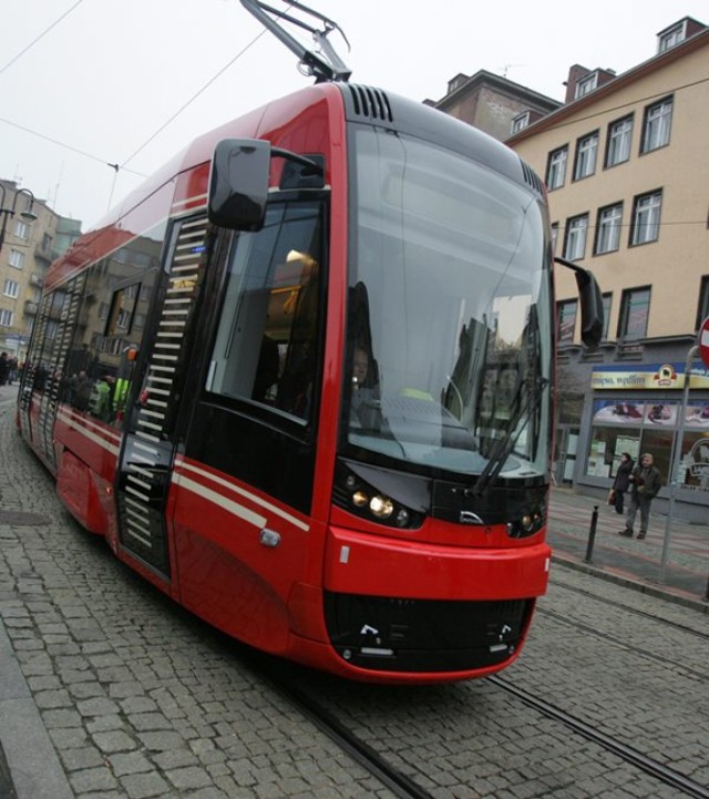 Tramwaje Śląskie zamówiły już 30 nowych tiwstów. Okazało się, że mają pieniądze jeszcze na kolejnych 12 nowych wagonów.