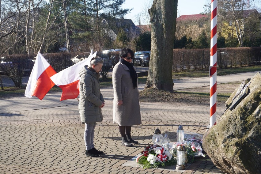 Narodowy Dzień Pamięci Żołnierzy Wyklętych. Kwiaty pod obeliskiem