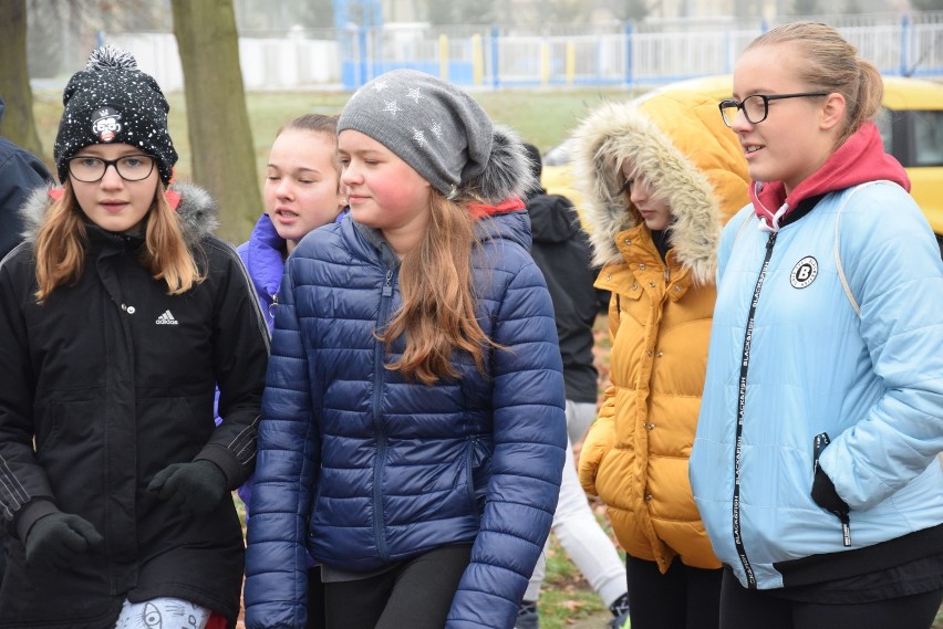 Integracyjny "Bieg na Tak" w Pleszewie, w którym ramię w ramię wystartowały osoby niepełnosprawne z pełnosprawnymi