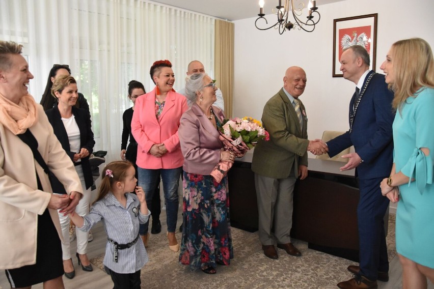 Trzy pary małżeńskie z Aleksandrowa Kujawskiego odznaczono...