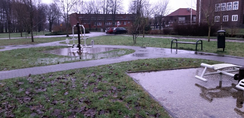 Deszczówka zalała park miejski w Sławnie i m.in. pumptrack