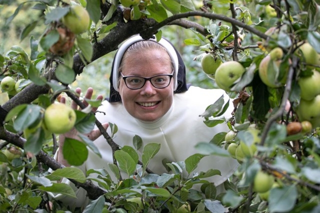 Zakonnica, blogerka, pisarka, reżyserka spektakli teatralnych dla młodzieży, dominikanka, siostra Benedykta Karolina Baumann