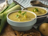 Zupa z pora z ziemniakami i kurczakiem. To będzie twoja ulubiona, zimowa zupa. Pożywna, tania i szybka do zrobienia.