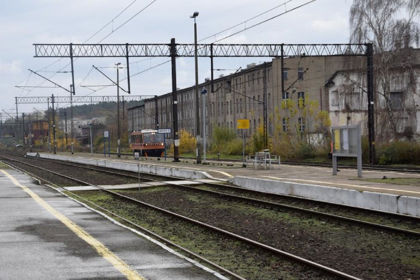 Szefowie PKP oglądali i opowiadali o postępach prac na linii kolejowej Poznań-Piła (ZDJĘCIA)