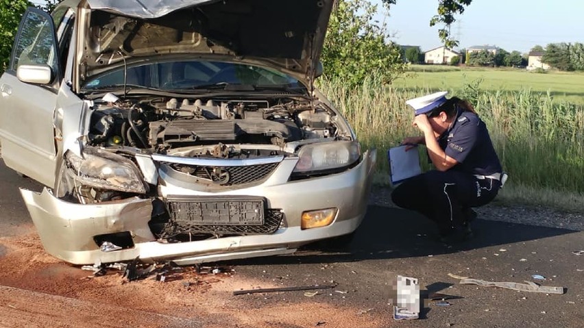 Zderzenie dwóch samochodów osobowych w Miedźnie