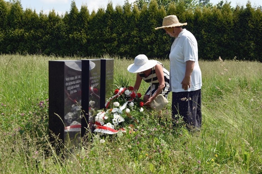 Uczcili pamięć olkuskich Żydów zamordowanych przez Niemców w obozie Auschwitz II - Birkenau - w tzw. Czerwonym domku [ZDJĘCIA]
