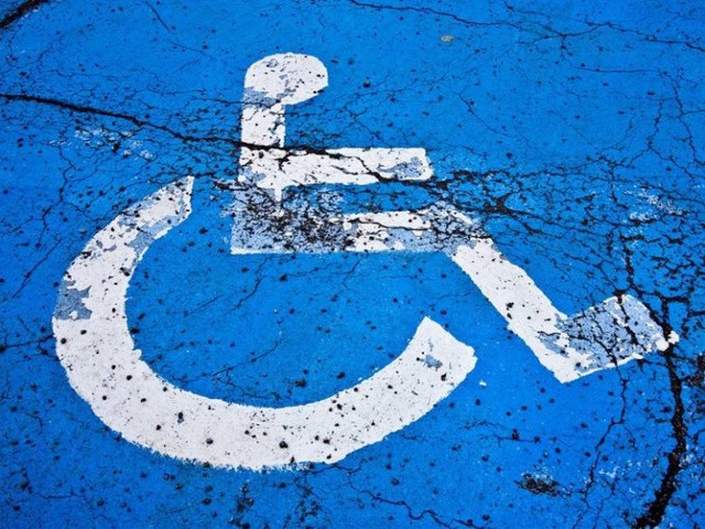 Czytelnik uważa, że w Lipnie brakuje miejsc parkingowych dla osób niepełnosprawnych.