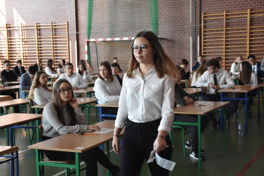 Rozpoczął się egzamin gimnazjalny w Szkole Podstawowej nr 1 w Wągrowcu. Mamy zdjęcia 