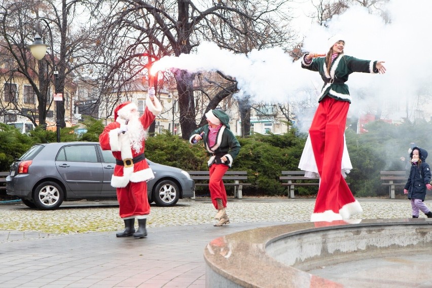 Święty Mikołaj w Parku Miejskim w Pińczowie. >>>Więcej zdjęć...