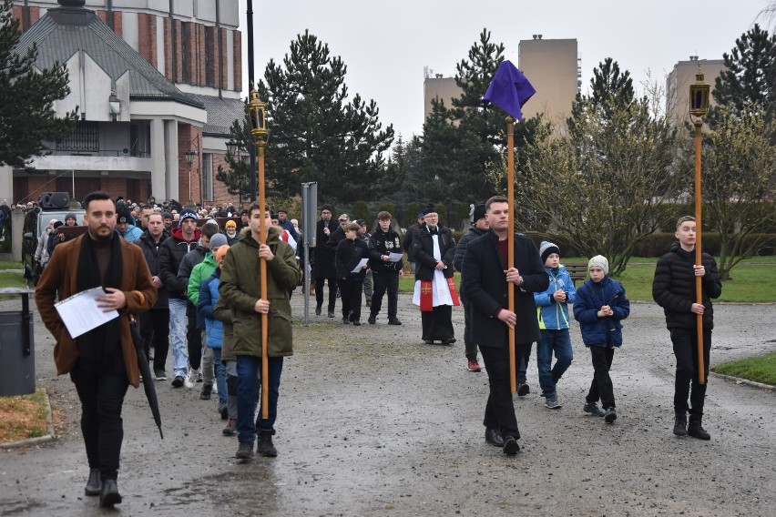 Gniezno: Osiedlowa Droga Krzyżowa [07.04.2023]