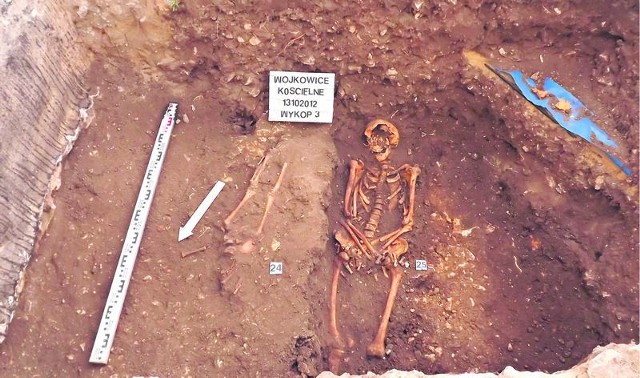 Dotychczas archeolodzy natrafili przy świątyni na ponad trzydzieści ludzkich szkieletów