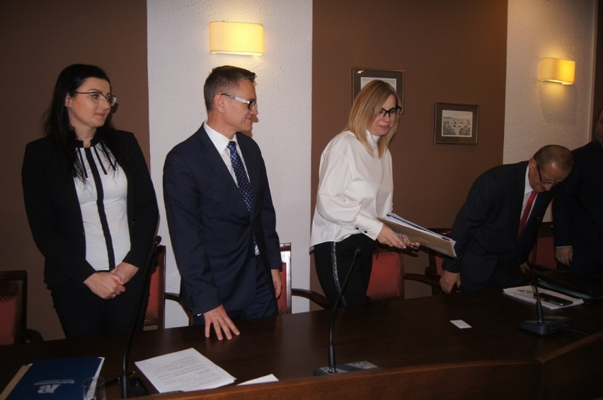 Radomsko: Pierwsza sesja rady powiatu wybranej na kadencję 2018-2023 [ZDJĘCIA, FILM]