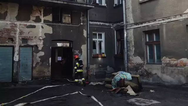 24 lutego 2021 roku w jednym z mieszkań w kamienicy przy ul. Długosza 36 eksplodował piec kaflowy. Od ognia zapaliła się wersalka