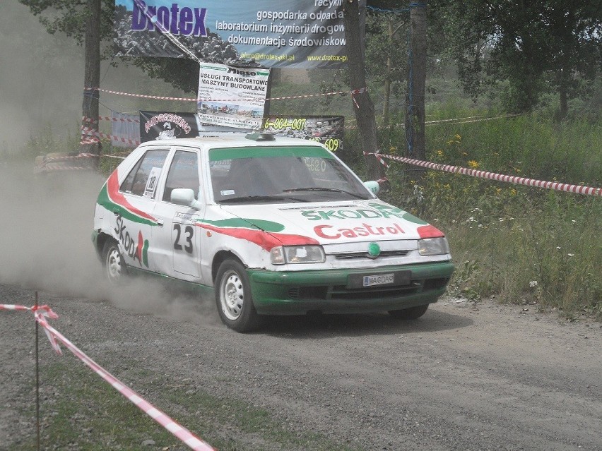 Ruda Śląska: Na torze Dakar Drift ścigają się stare samochody i quady [WIDEO+ZDJĘCIA]