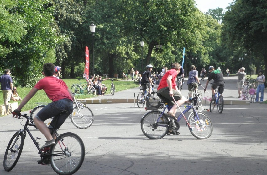 Święto Cykliczne 2011: kilkuset rowerzystów bawiło się w parku Poniatowskiego [zdjęcia]