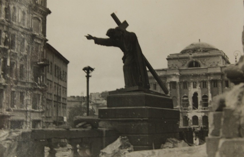Powstanie Warszawskie na niezwykłych zdjęciach. Aukcja walczącej stolicy w obiektywie Eugeniusza Hanemana