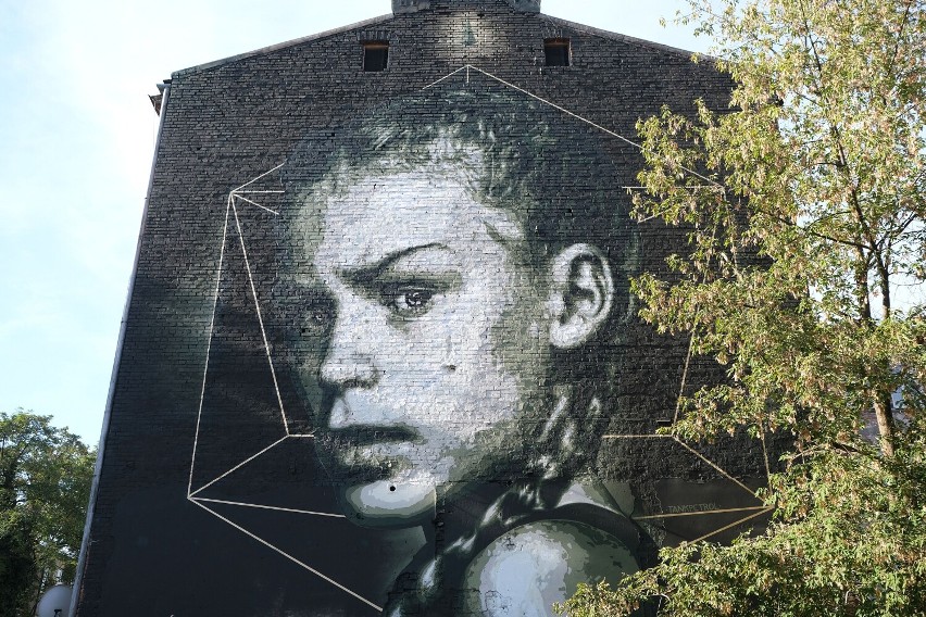 Warszawa i street art. W poniedziałek odsłonięto nowy mural na Pradze