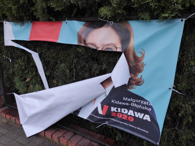 Baner reklamujący byłą już kandydatkę PO na prezydenta wisiał przy ulicy Szkolnej