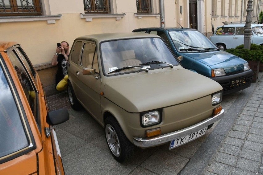 Wśród klasyków nie mogło zabraknąć popularnego Fiata 126P.